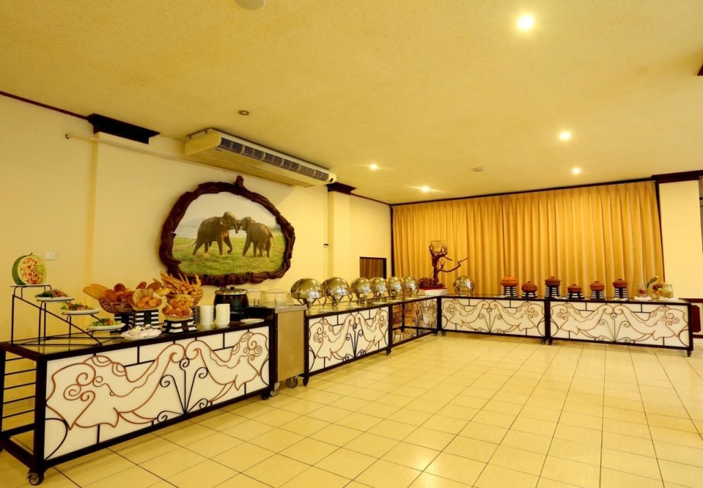 Kandyan Reach Hotel  1*