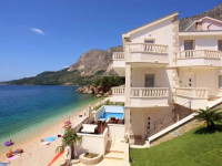 Villa S
