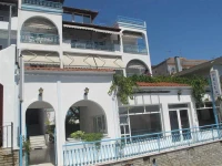 Pella 2*