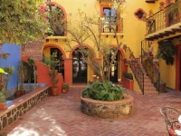 Casa Mia Suites Apartments 4*
