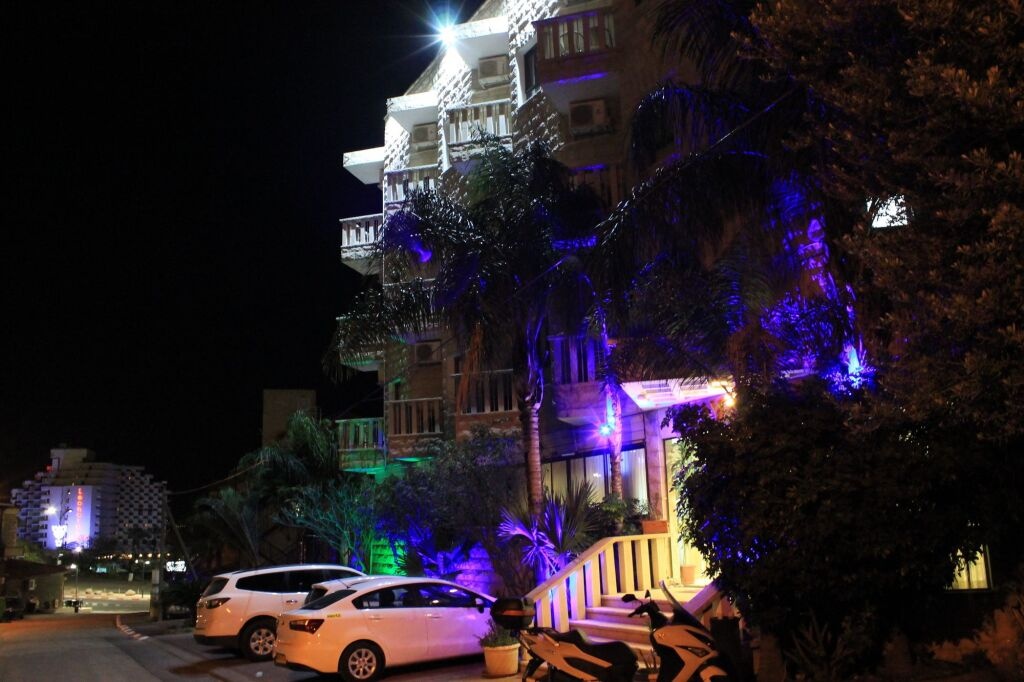 Aviv Holiday Flat  3*