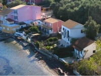 Nikos Seaside Apartments 
