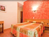 Hostal Oporto 2*