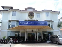 Royal Guesthouse & Cafe Bar 