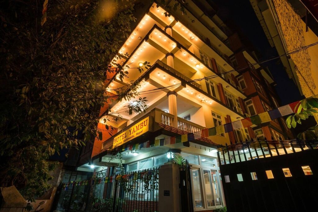 Hotel Yambu 3*