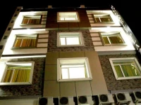 Rockwell Plaza 3*