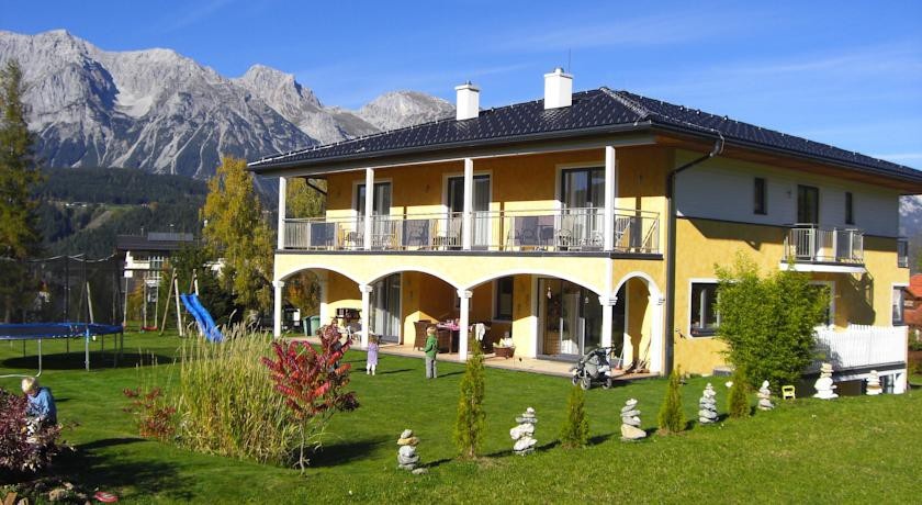 Villa Castelli 1*