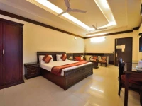 Clark Heights 3*