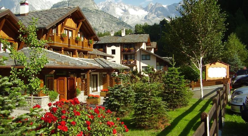 Residence Cour Maison 3*