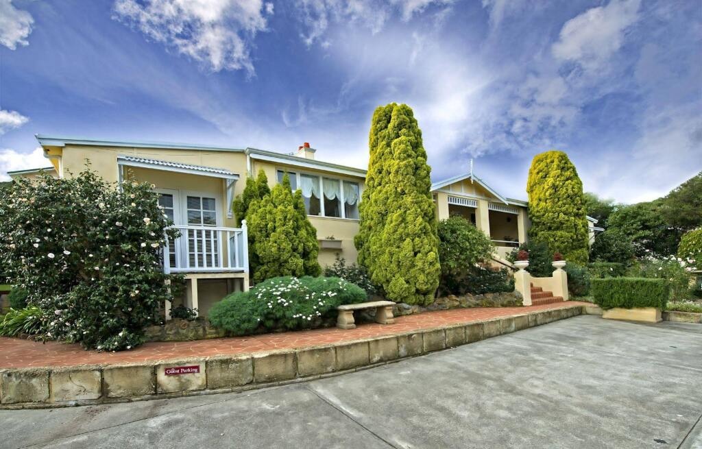 Dunmoylen House 1*