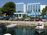 Delfin 4*