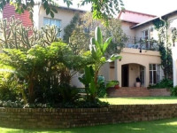 Ipe Tombe Guest Lodge
