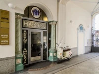 Absynt Hostel 2*