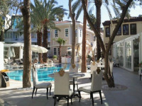 Elegance East Hotel