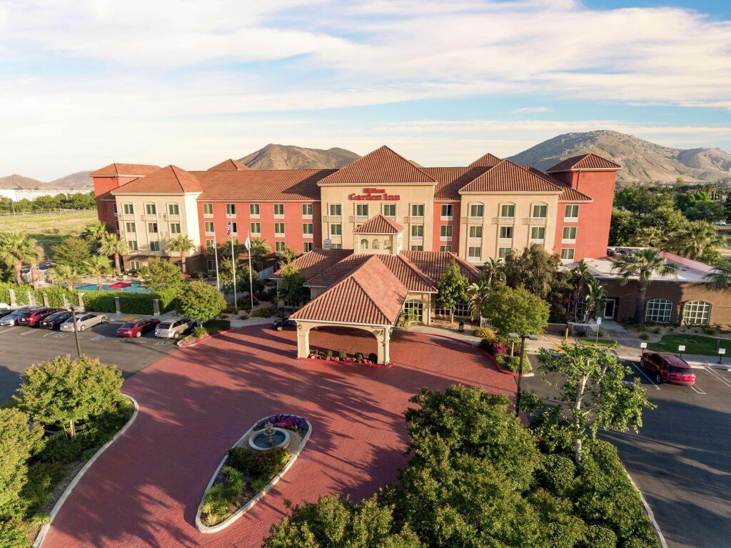 Hilton Garden Inn Fontana 3*