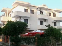 TaniS Bar & Guesthouse 