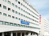 Tryp Santiago