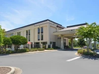Hampton Inn Siloam Springs 3*