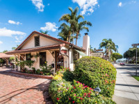Harbor House Inn