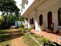 Blue Moon Guest House &amp; Beach Restaurant Hikkaduwa
