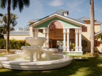 Jewel Paradise Cove Beach Resort &amp; Spa - Curio Collection by Hilton
