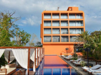 SinQ Party Hotel