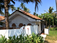 Roskvin Cafe &amp; Surfers Inn