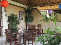Bos Bungalows and Restaurant