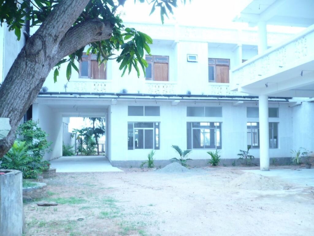 Lagoon Waves Hotel 1*