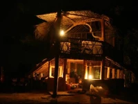 Cadjan Earth Hotel 