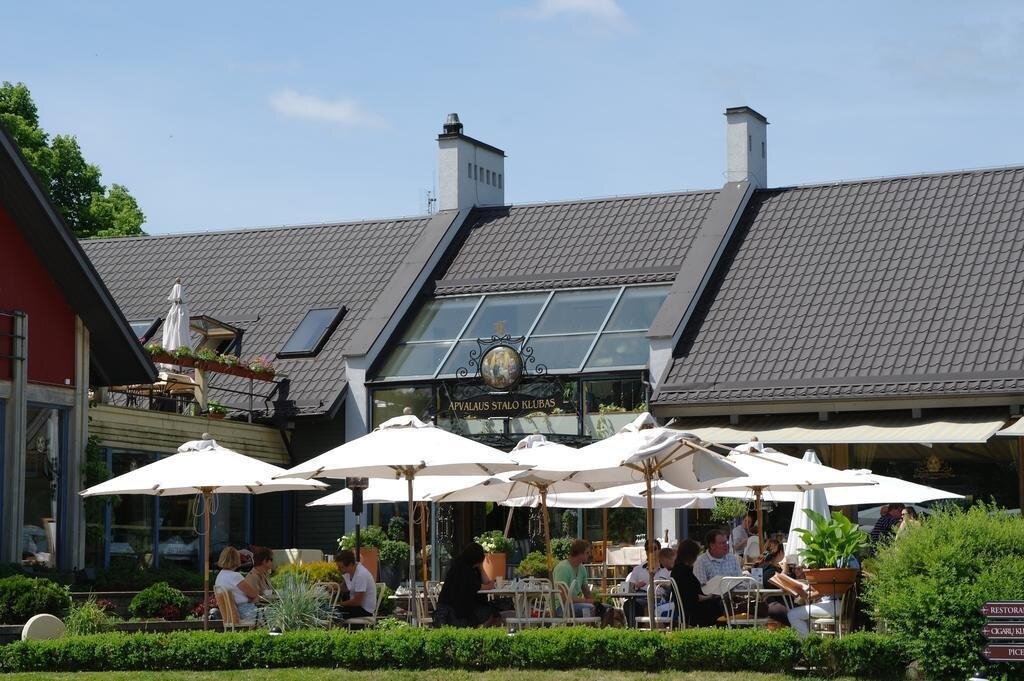 Apvalaus Stalo Klubas 4*
