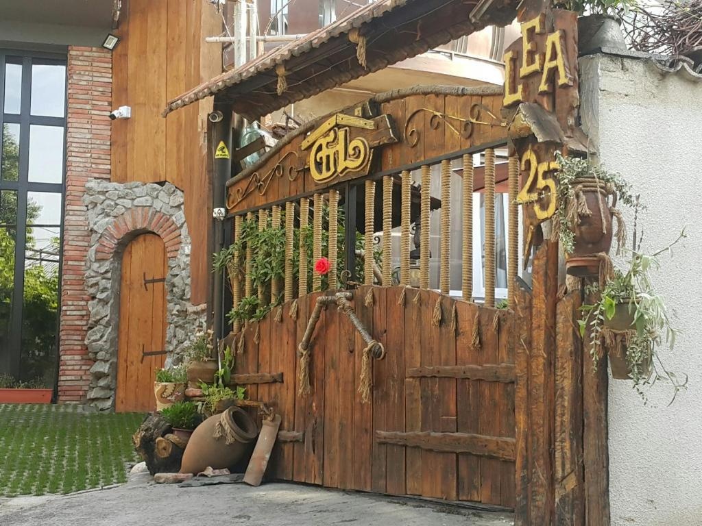 Lea Guest House 3*