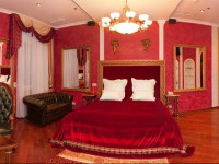 Royal De Luxe Hotel