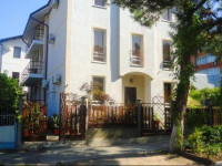 Loris Guest House