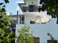 Uyut Guest House
