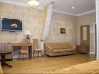 Отель Караван 4*