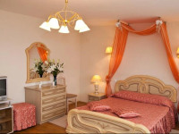 Ugor Hotel