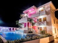 Miramar Apartments 3*