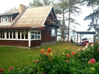 Karineeme Holiday House 
