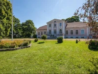Oti Manor 