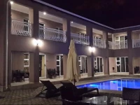 Lakeview Guest House 