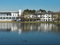 The Lakes Hotel & Conference Centre 