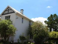 Whispering Oaks Guest House 