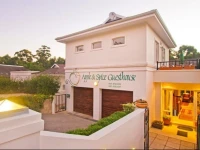 Apple And Spice Guest House 