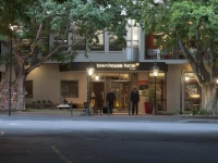 Townhouse Hotel 