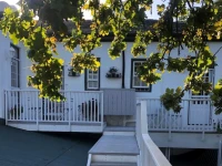 Sandown Lodge 