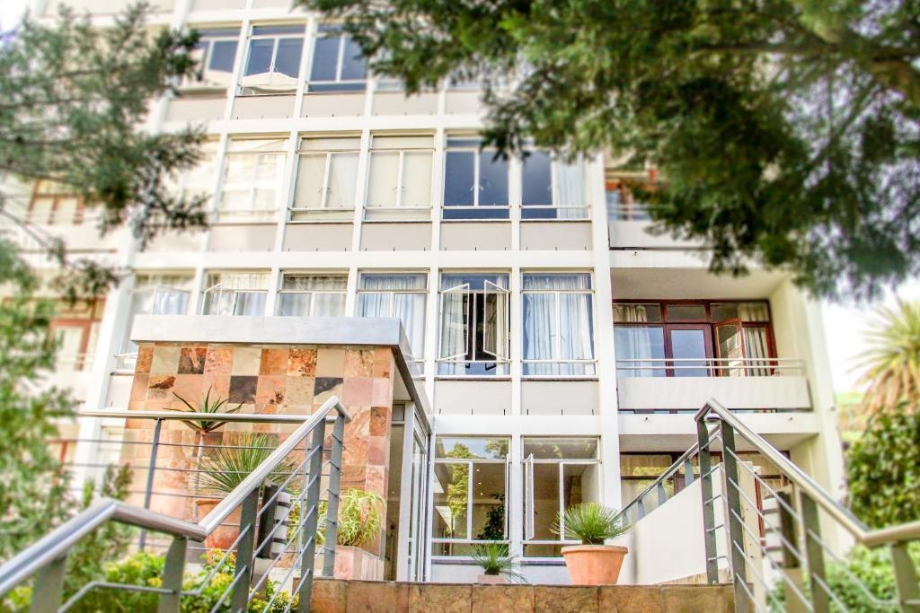 438 St Martini Gardens 