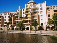 Island Club Hotel & Apartments 