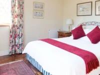 Knightsbury Guest House 
