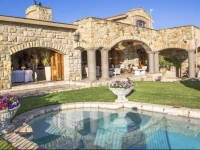 Wild Horses Lodge 